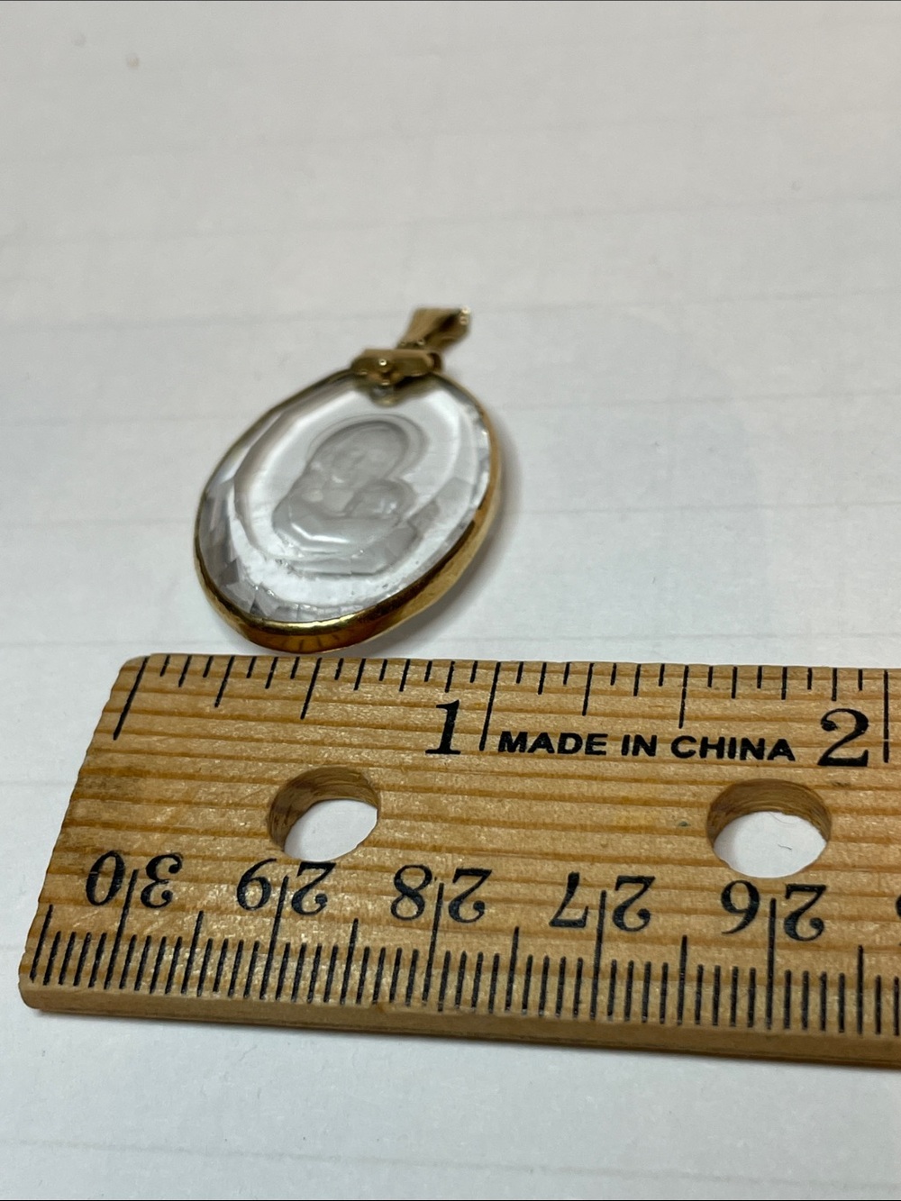 Vintage Italian Reverse Carved Madonna & Child Quartz Pendent 750 Gold Frame - Picture 9 of 9